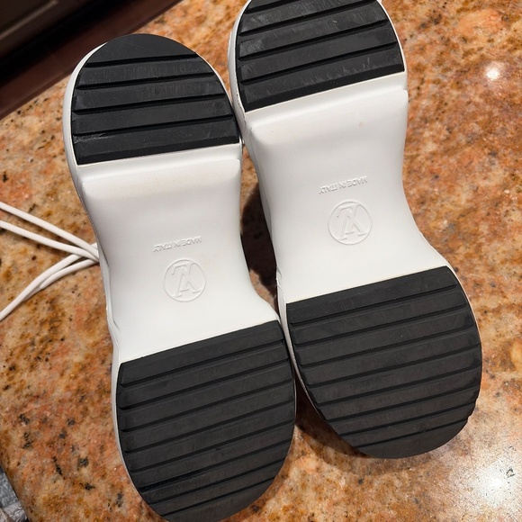 Louis Vuitton Archlight Sneaker - Picture 8 of 8